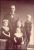 Jens Simonsen, Thyra Petrine Pedersen, med børnene fra venstre Gudrun, Nico, Simon. 1917
