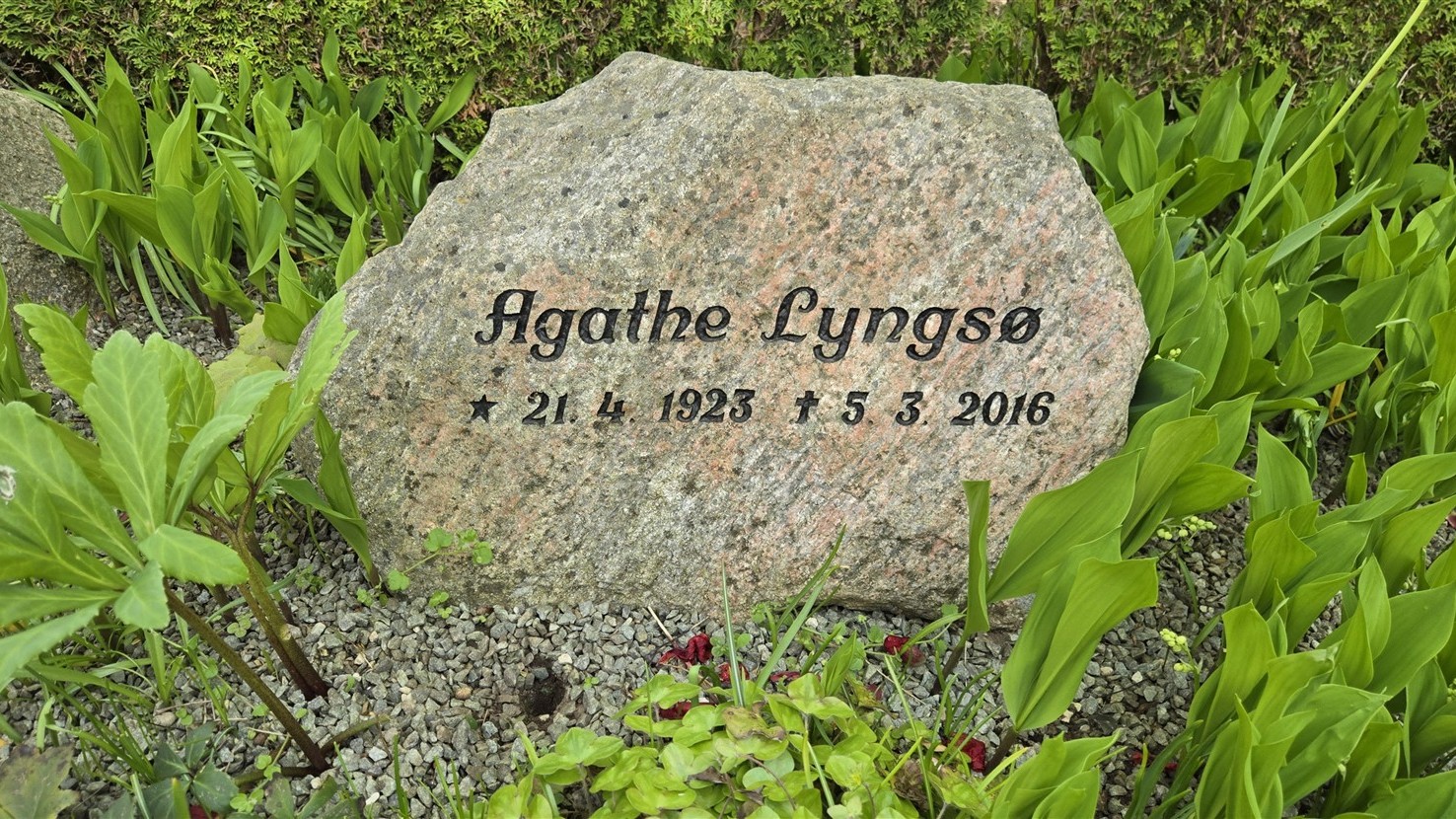 Agathe Straarup 1923-2016.