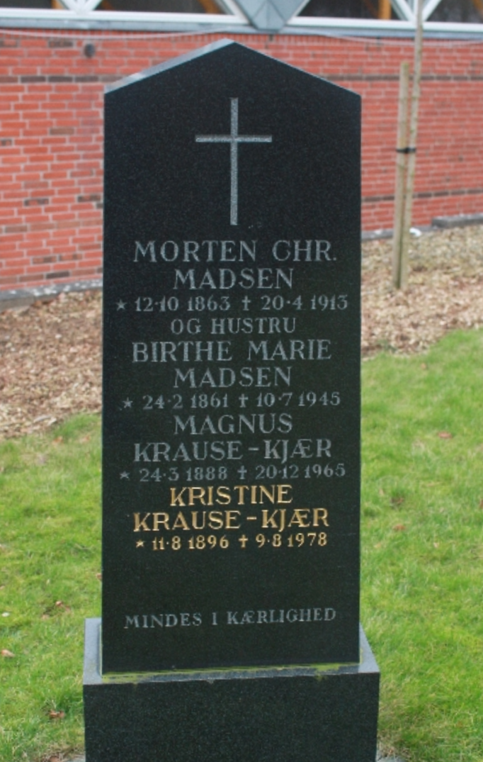 Magnus Krause-Kjær og Kristine.
Morten Madsen og Birthe. Ravnebjerg Kirkegaard.