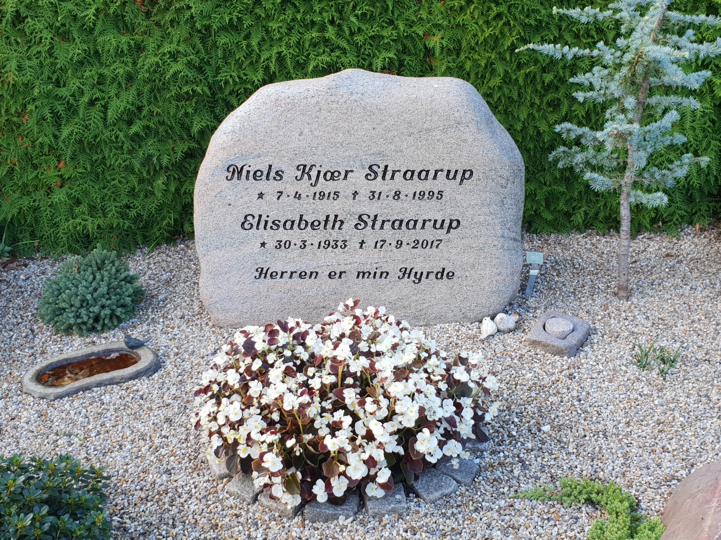 Niels Kjær Straarup 1915-1995 og Elisabeth Andersen 1933-2017.