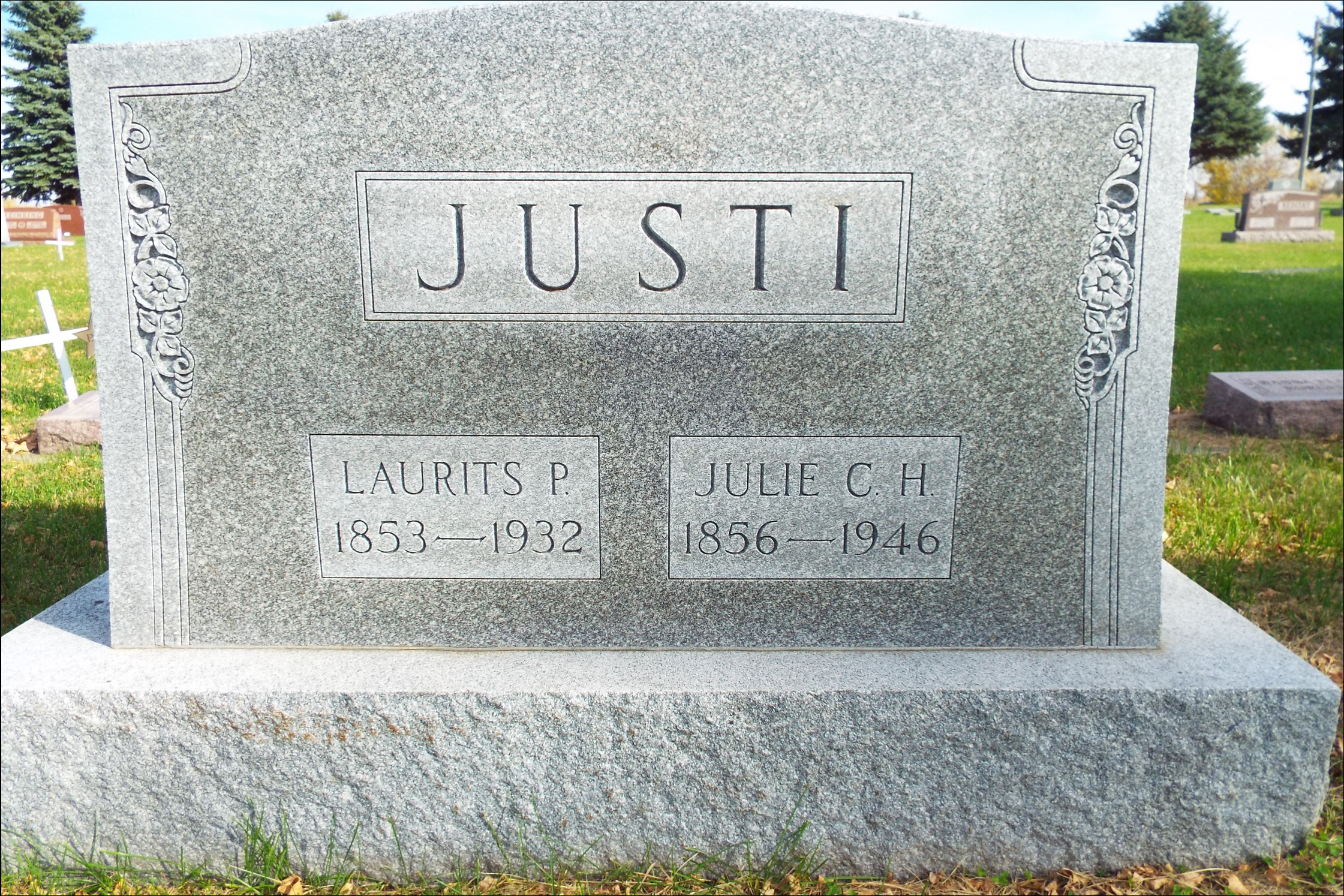 Laurits Peter Justi (1853-1932) - Julie C. H. (1856-1946).