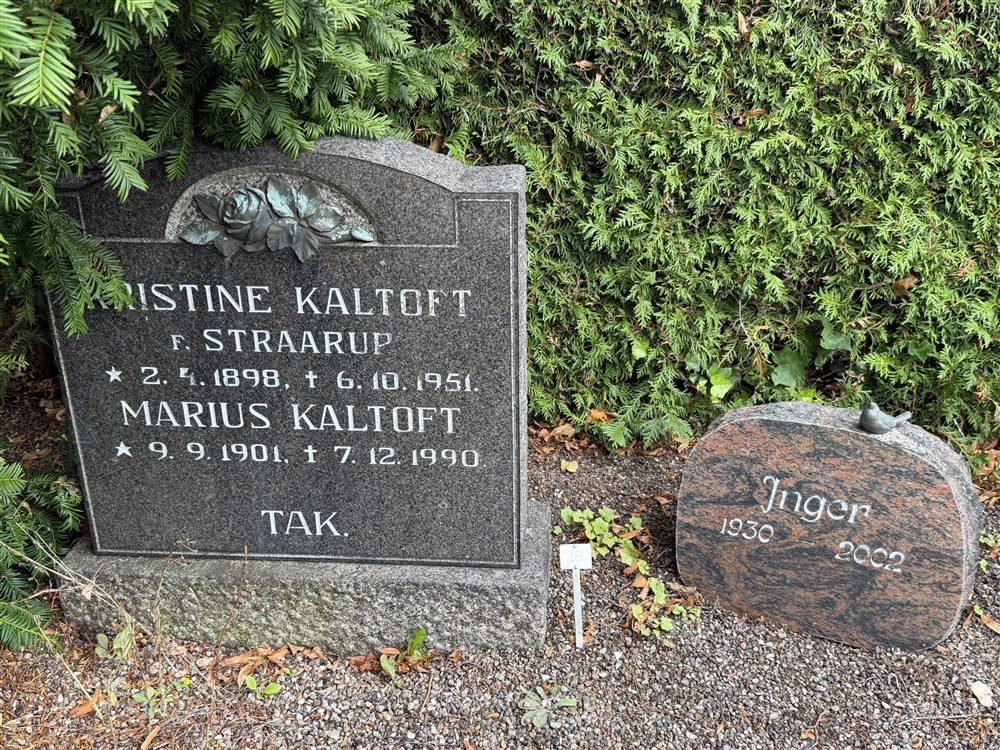 Kirstine Elisabeth Iversen Straarup 1898-1951, Marius Nielsen Kaltoft 1901-1990 og Inger Straarup Kaltoft 1930-2002.
