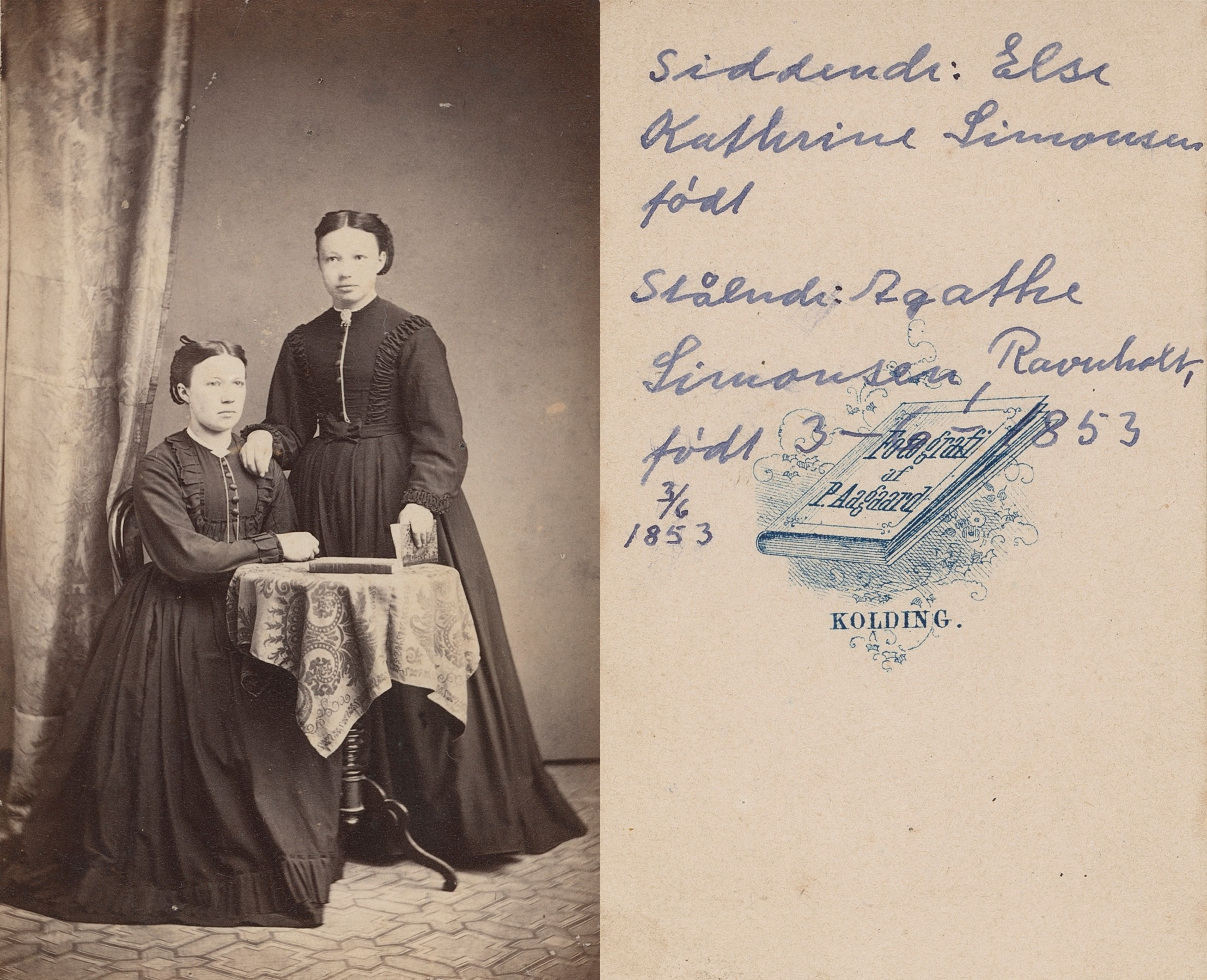 Else Cathrine og Agathe Simonsen, Ravnholt. Hos Fotograf Aagaard, Kolding.