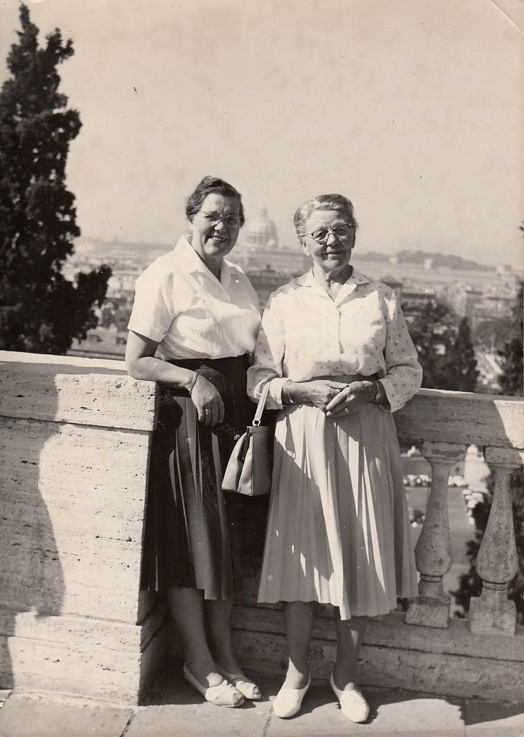 Agnes og Anna Ebbekær i Rom 1962.