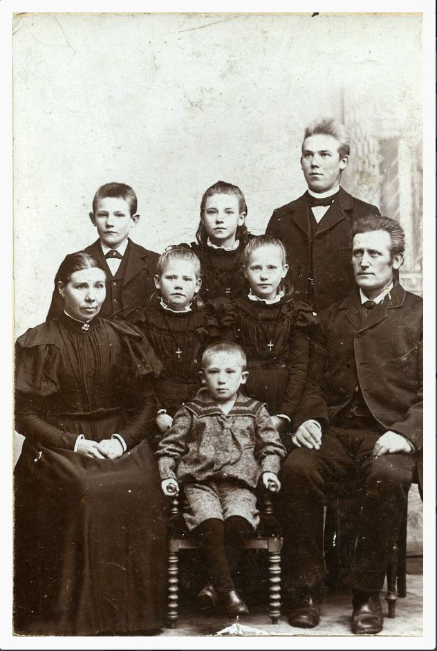 Familien Niels Pedersen, Lillebrohusene, Krogsbølle.