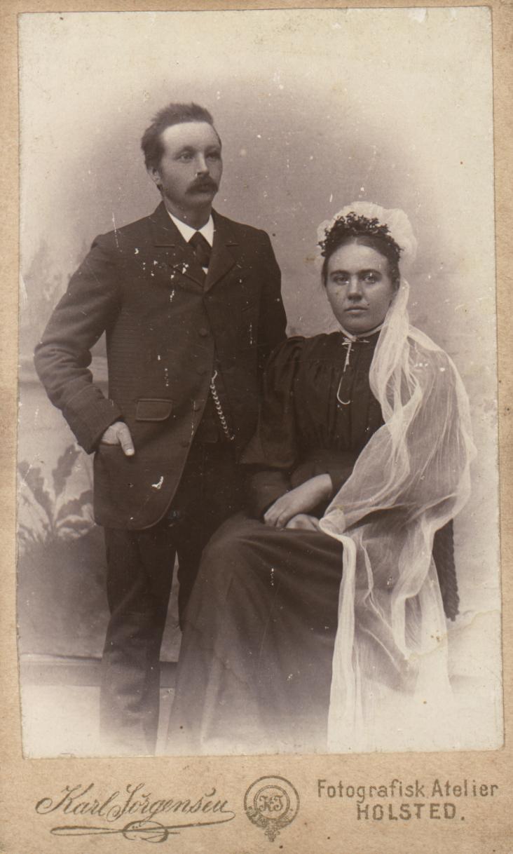 Jakob Nielsen og Johanne Kirstine Jensen - bryllupsbillede fra 18 December 1895.